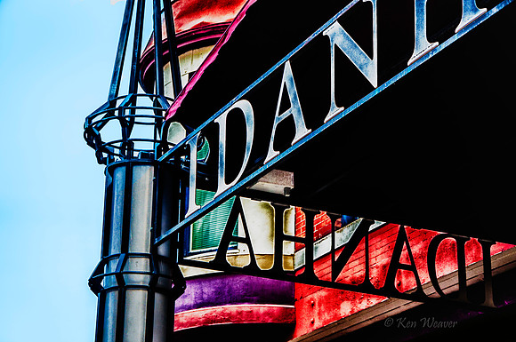 0111 Idanha Hotel Entrance