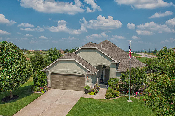 Low Elevation Aerial Photo(LEAP) of 10121 Southpointe in Denton Texas