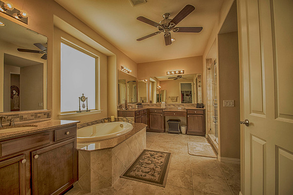 Master Bath of Robson Ranch home in Denton Texas